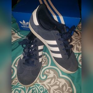 Adidas Sneakers